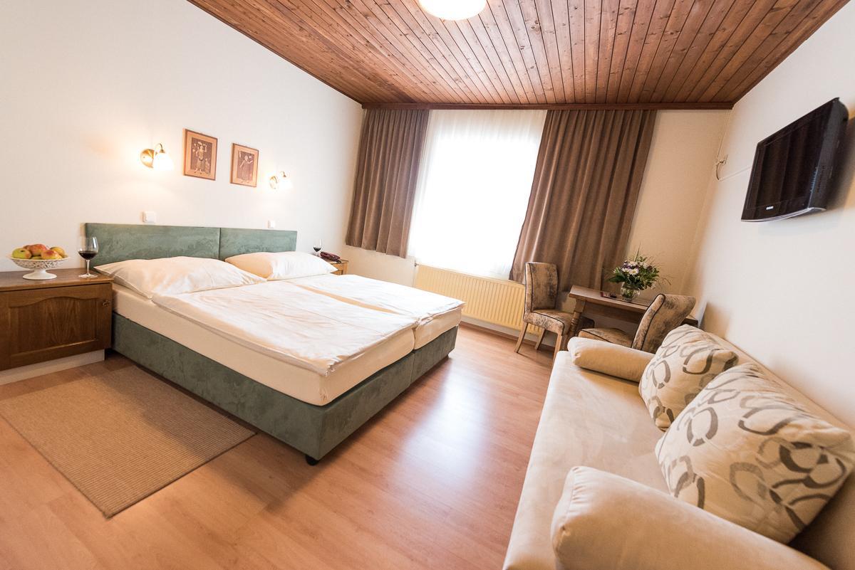 Gasthof Zum Hirschen Burgau Esterno foto