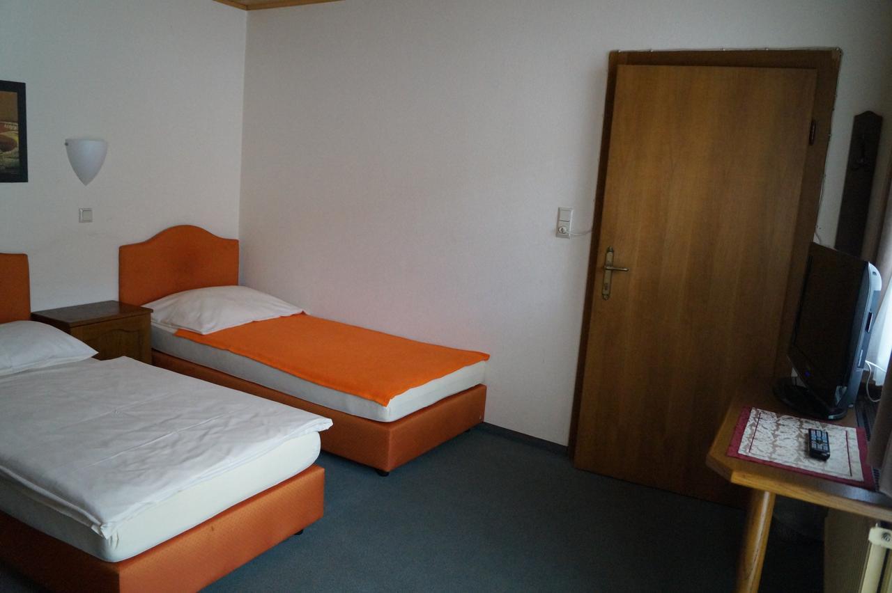 Gasthof Zum Hirschen Burgau Esterno foto